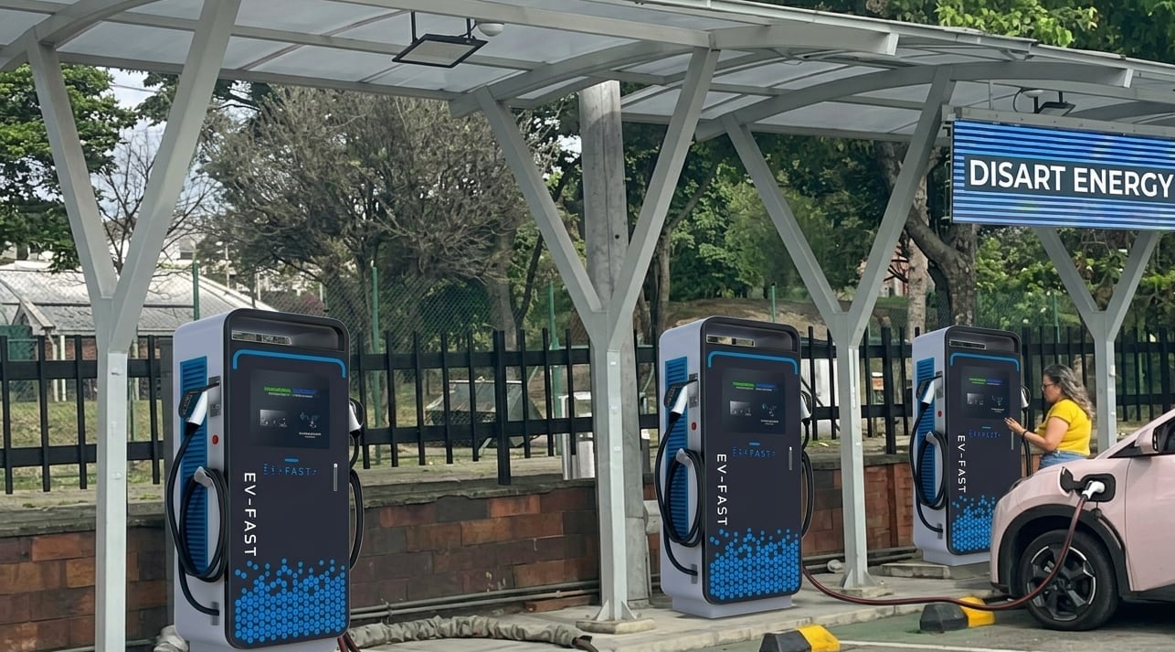Electrolinera Disart Energy con 3 cargadores DC fast charging YLC-KC-240 de 240 kW operando en Colombia